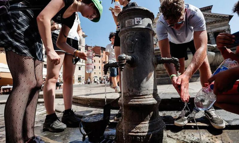 Des européens qui se déshydratent sous une forte canicule