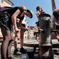 Des européens qui se déshydratent sous une forte canicule