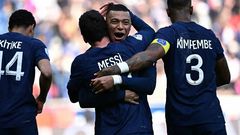 PSG, Mbappe félicite Messi pour son but sur coup-franc contre Lille, le 19 février 2023