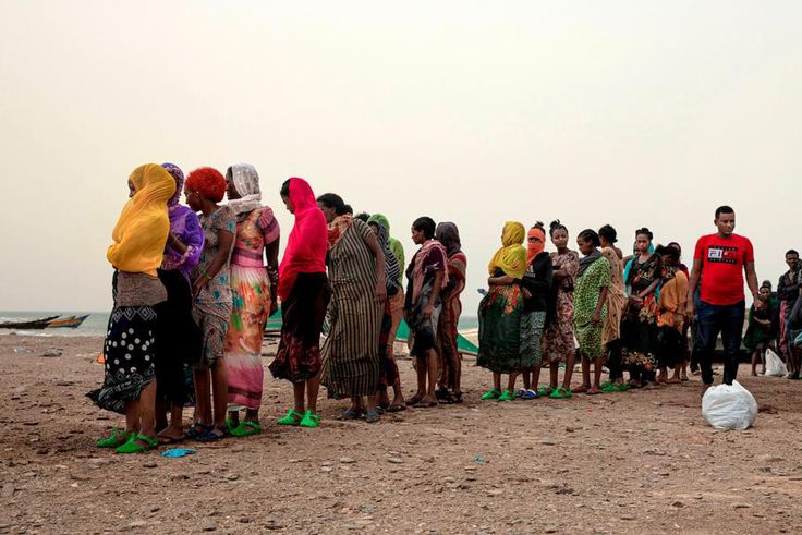 Des migrants éthiopiens arrivent sur la côte du Yémen. Les personnes qui tentent de rejoindre l'Arabie saoudite par cette route ont signalé des tirs massifs des forces frontalières du royaume © Nariman El-Mofty/AP