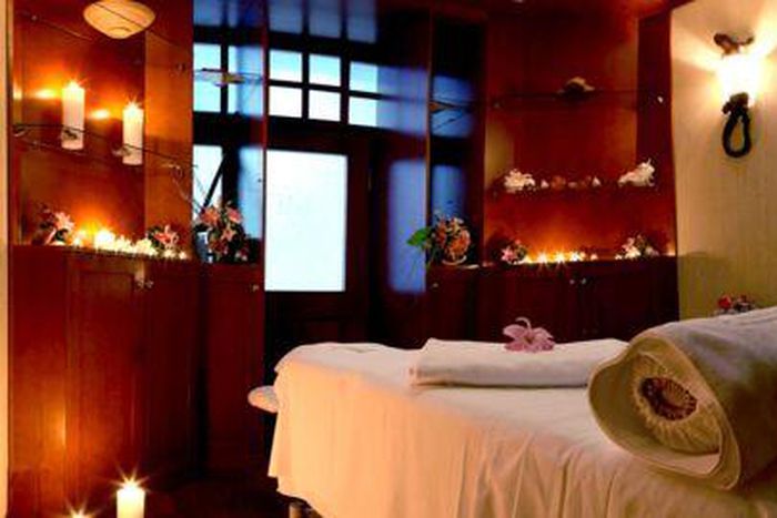 Salon massage illustration