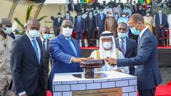 Macky-Sall-a-procede-a-la-pose-de-la-premiere-pierre-du-port-de-Ndayane