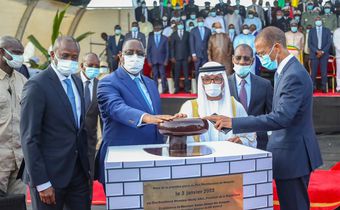 Macky-Sall-a-procede-a-la-pose-de-la-premiere-pierre-du-port-de-Ndayane