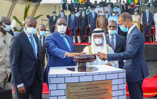 Macky-Sall-a-procede-a-la-pose-de-la-premiere-pierre-du-port-de-Ndayane