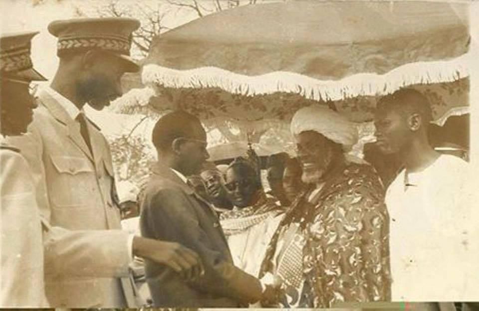 Abdou Diouf, Gouverneur du Sine et Saloum, Mamadou Dia, Président du conseil et le Chef religieux, Cheikh Ibrahima Niass