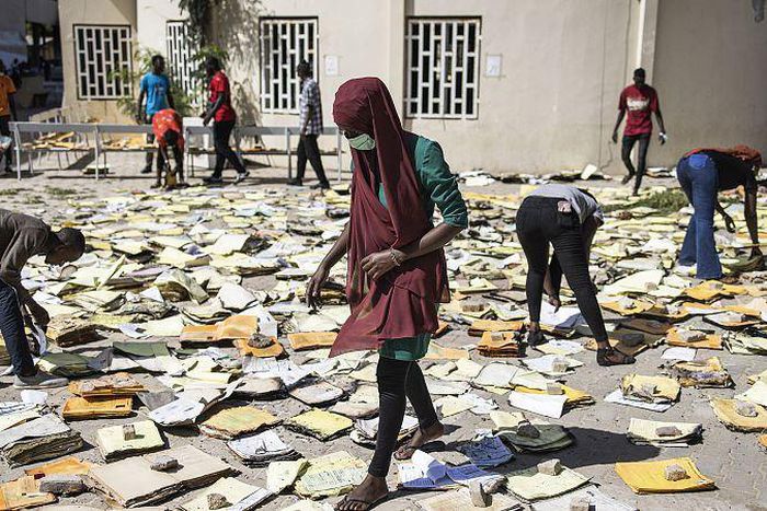 Archives de l'UCAD brûlées