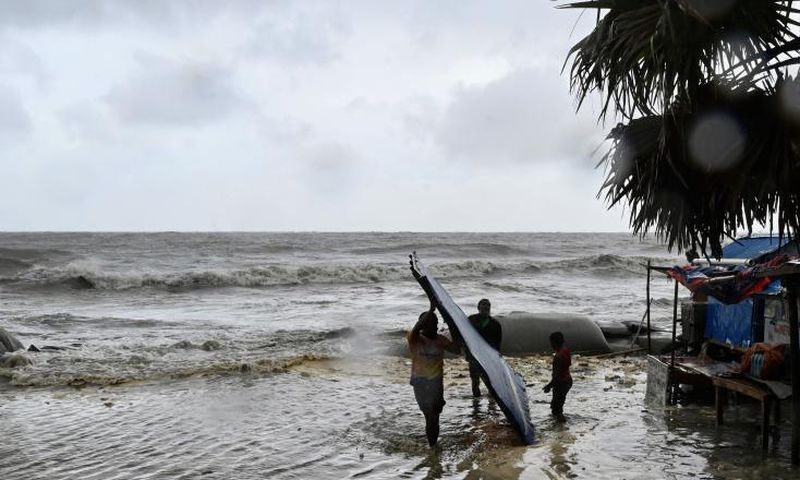 Bangladesh un million de personnes fuient l'arrivée du puissant cyclone Remal