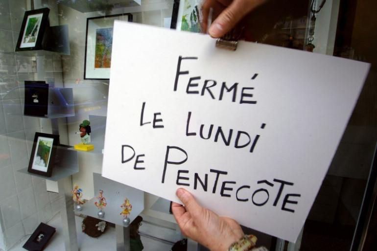 magasin-previent-de-sa-fermeture-pour-la-pentecote-image-d-illustration