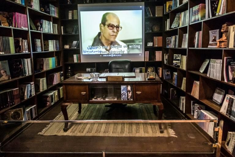 Le bureau de Naguib Mahfouz est l'un des objets exposés dans son musée situé dans le quartier d'Al-Azhar, au Caire, la capitale de l'Égypte.