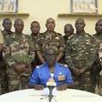 Le colonel major Amadou Abdramane (au centre), annonce sa prise de pouvoir du pays, le mercredi 26 juillet 2023, à Niamey AP
