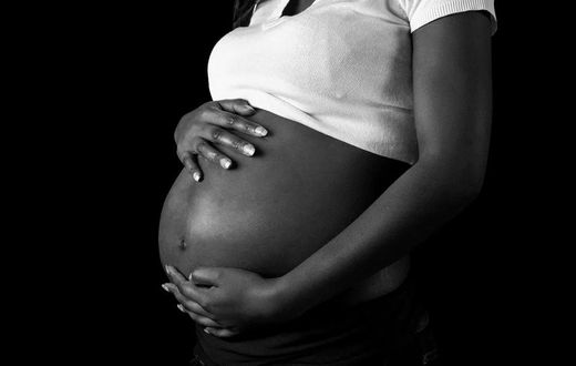 Femme enceinte / Ayana Webzine