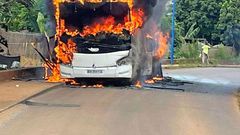 Un bus qui a pris feu