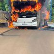 Un bus qui a pris feu