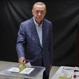 Erdogan dans un bureau de vote