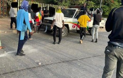 La police disperse patriotes réunis devant le domicile de Sonko
