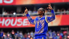 Snoop Dogg lors de sa prestation à la mi-temps du Super Bowl, au SoFi Stadium d'Inglewood, le 13 février 2022. - Frederic J. Brown - AFP