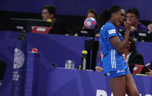 GNONSIANE NIOMBLA, HANDBALLEUSE, EX-BLEUE