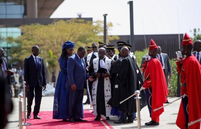 Les 7 sages et le Président Macky Sall lors de sa deuxième investiture