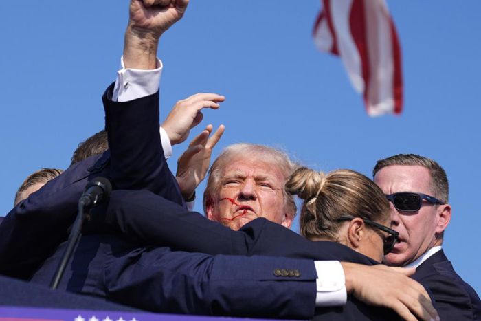 Donald Trump reçoit une balle