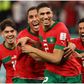Achraf Hakimi célèbre avec ses coéquipiers le penalty victorieux contre l'Espagne, le 6 décembre 2022, à Al Rayyan, au Qatar. Photo par Ian MacNicol. Source : Getty Images