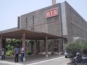 La RTS, télévision publique nationale du Sénégal, existe depuis 1960.