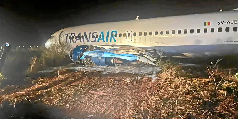 un Boeing 737300 affrété auprès d'une compagnie privée Transair et en partance pour Bamako a fait une sortie de piste ce jeudi 9 mai 2024 vers 01H00 du matin
