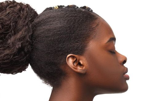 Femme-aux-cheveux-afros