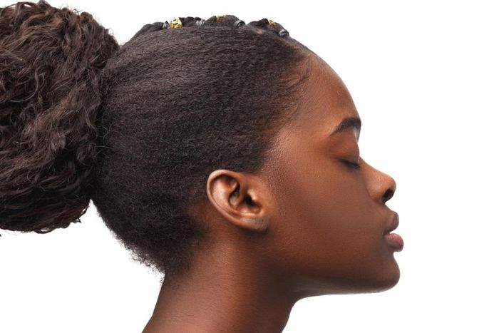 Femme-aux-cheveux-afros