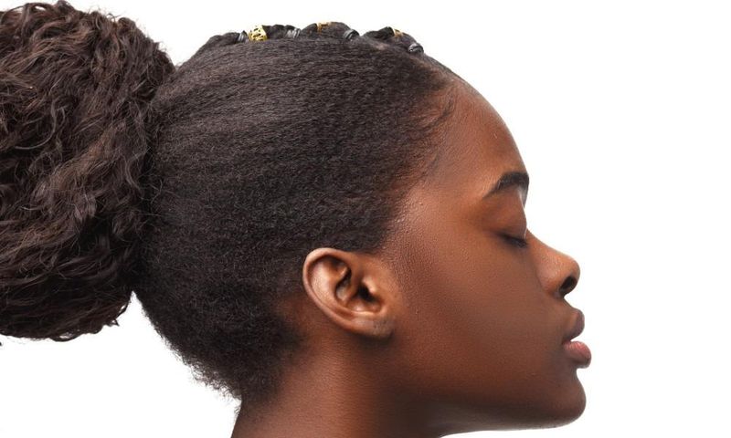 Femme-aux-cheveux-afros