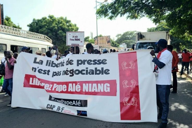 Manifestation de la Presse au Senegal pour la libération du journaliste Pape Alé Niang