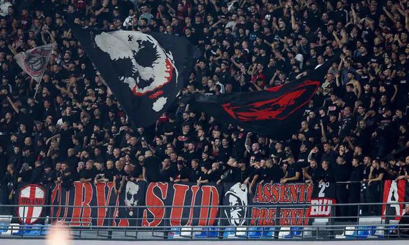 milan-psg-attaque-au-couteau-un-blesse-grave-icon lp 21550404-367644