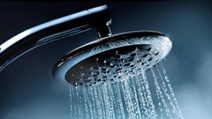 il y a des avantages à ne pas prendre une douche tous les jours.