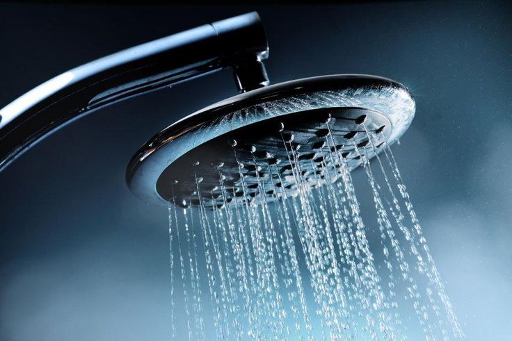 il y a des avantages à ne pas prendre une douche tous les jours.