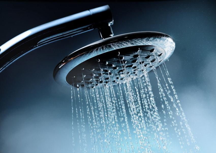 il y a des avantages à ne pas prendre une douche tous les jours.