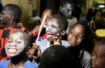 Les enfants se déguisent et font du porte-à-porte pour récolter des etrennes durant la nuit d'Achoura