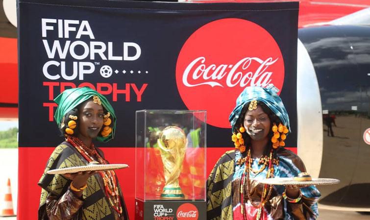 Le trophée de la Coupe du Monde exposé au Grand Théâtre national de Dakar les 6 et 7 septembre 2022.