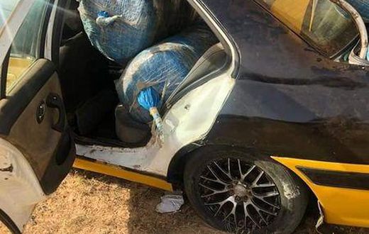 Yamba dans un taxi