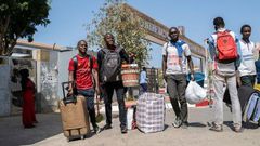 Des étudiants de l'université Cheikh Anta Diop partent en vacances à la fermeture du campus social.