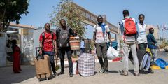Des étudiants de l'université Cheikh Anta Diop partent en vacances à la fermeture du campus social.