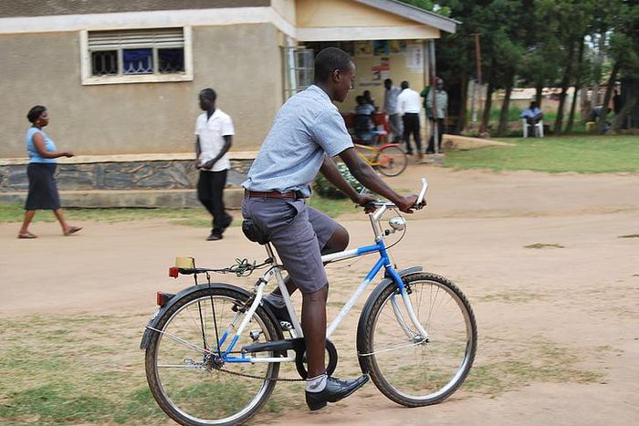 african-uganda-bicycle-riding-preview