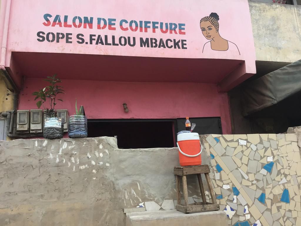 Salon de coiffure à Grand Yoff