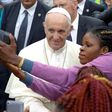 Le pape François visite un centre d'accueil pour migrants à Bologne, le 1er octobre 2017