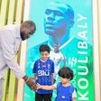 Kalidou Koulibaly avec des enfants handicapés