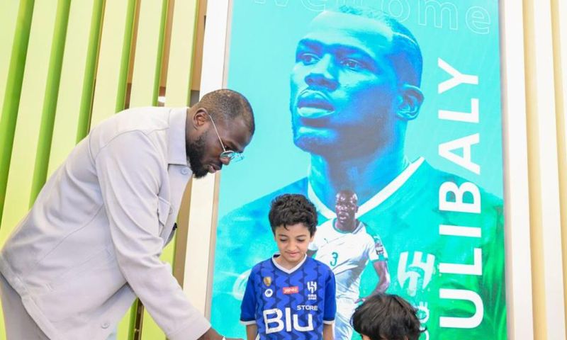 Kalidou Koulibaly avec des enfants handicapés