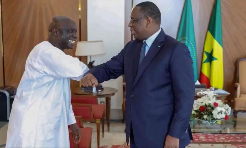 Macky Sall reçoit Idrissa Seck (g), le 24 mars au palais présidentiel à Dakar