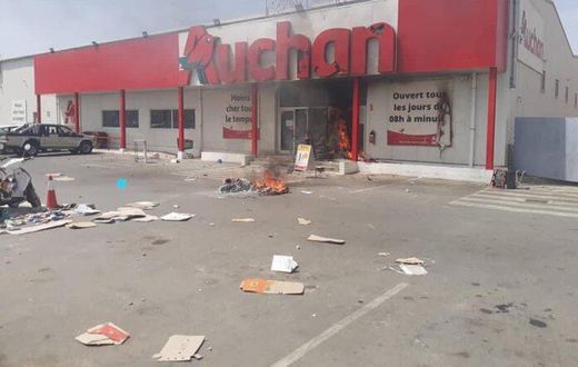 Auchan pillé