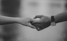 affection-black-and-white-couple-1004014-1140x694