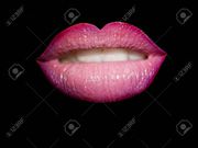 sexy-belles-lèvres-femelles-de-couleur-rose-rouge-à-lèvres-de-la-mode-sur-la-bouche-ouverte-isolé