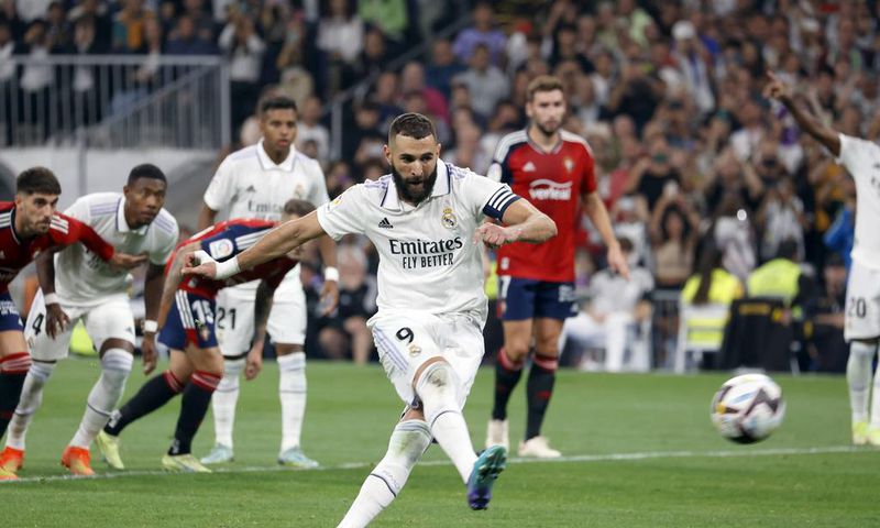 Benzema ushers Barcelona top of La Liga after missed penalty in Real Madrid's 1-1 draw against Osasuna
