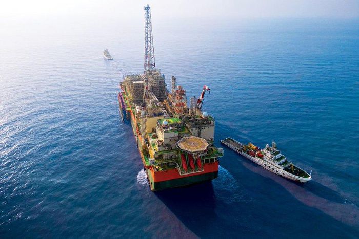 Le FPSO du projet gazier GTA a entamé son périple en mer vers le site de livraison